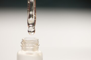 Pipette mit Flasche, Gesichtsserum/ facial serum