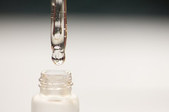 Pipette mit Flasche, Gesichtsserum/ facial serum