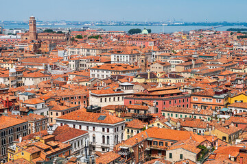 Fototapeta na wymiar Panorama of historic houses of Venice