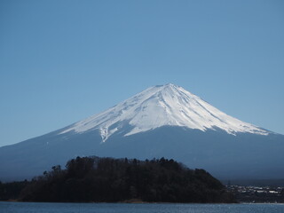 美しい河口湖と富士山