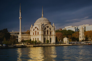 Fototapeta na wymiar Dolmabahche Mosque