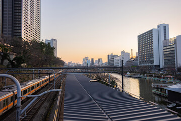 Fototapeta na wymiar 飯田橋の夕暮れの風景