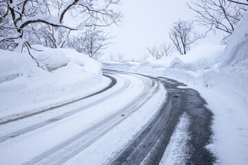 雪道のカーブ