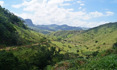 Paisagem da trilha na Serra dos Cristais no Caminho da Luz perto de Carangola / Minas Gerais / Brazil