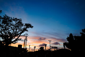 ノスタルジックな夕暮れ　もの悲しげなイメージ