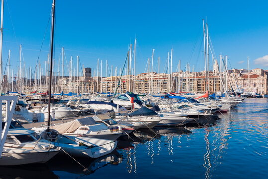 View across the Vieux Port, Marseille, Bouches-du-Rhone, Provence-Alpes-Cote-d'Azur, France, Mediterranean, Europe