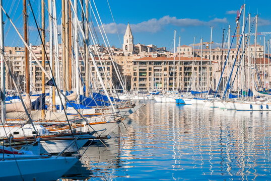 View across the Vieux Port, Marseille, Bouches-du-Rhone, Provence-Alpes-Cote-d'Azur, France, Mediterranean, Europe