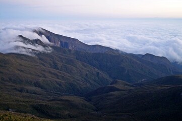 Vista da Serra do Caparaó ao nascer do sol no pico da Bandeira / Brazil