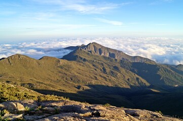 Vista da Serra do Caparaó ao nascer do sol no pico da Bandeira / Brazil