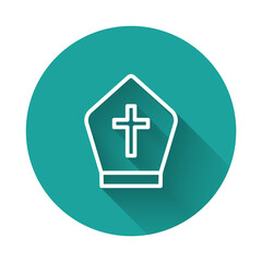 Obraz premium White line Pope hat icon isolated with long shadow background. Christian hat sign. Green circle button. Vector.