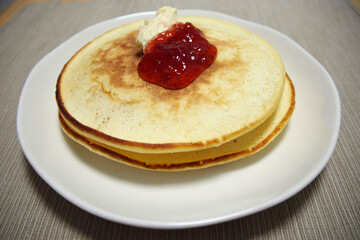 家庭で作った手作りパンケーキ