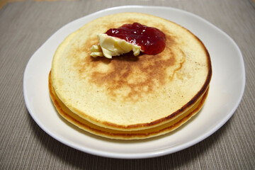 家庭で作った手作りパンケーキ