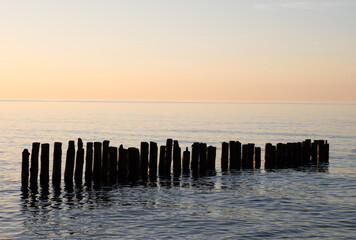Buhnen bei Torfbr&uuml;cke - Abendstimmung