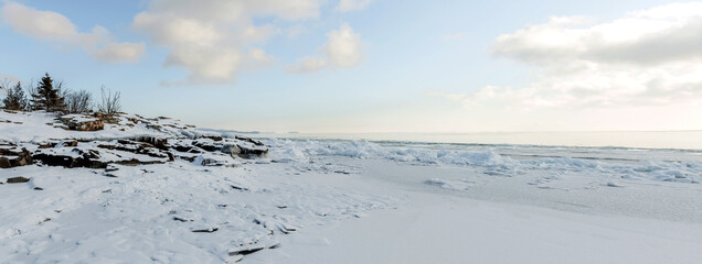 Snow /ice covered shoreline, along lake superior, Minnesota	
 - obrazy, fototapety, plakaty
