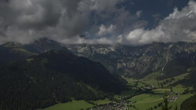 Wolken im Tennengebirge &uuml;ber Werfenweng - Zeitraffer
