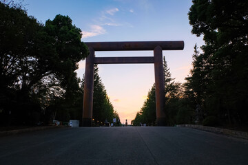 靖国神社 第一鳥居（大鳥居） 夕方
