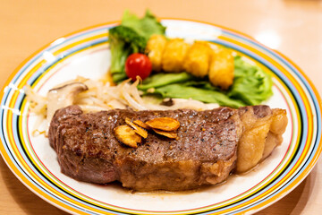 厚切りのステーキ