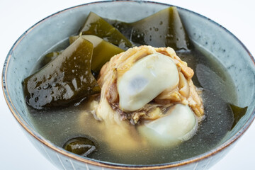 A bowl of nutritious and delicious kelp and pork bone soup