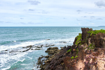 Fototapeta na wymiar Beaches with volcanic rocks in brazil