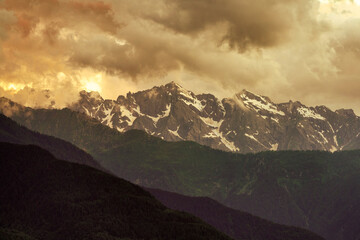 Obraz na płótnie Canvas Tirano, Valtellina, Italy: panorama of the mountains at evening