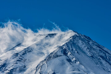 雪煙の富士山