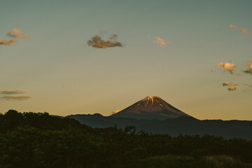 富士山の夜明け