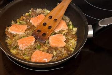 pan fried salmon with mushrooms and vegetables