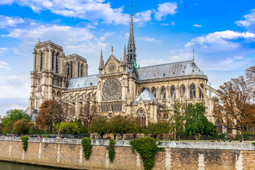 Fototapeta na wymiar Notre Dame Cathedral on Ile de la Cite in the heart of Paris, France