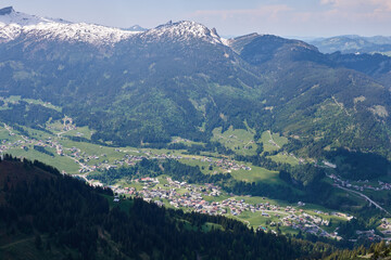 Blick vom Fellhorngipfel ins Kleinwalsertal
