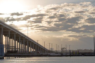 Obraz premium bridge over the river at sunset