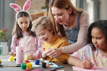 Children painting pictures