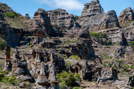The characteristic rock formations of the Isalo N.P. they are crossed by paths that are often tiring for the great heat