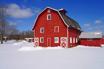 View of a traditional red barn in winter after a snowfall in New Jersey, United States © eqroy