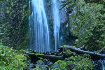 抱返り渓谷で見た回顧の滝のダイナミックな情景＠秋田