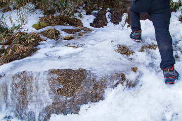 御在所岳登山　中登山道の残雪