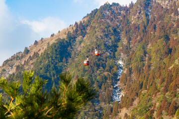 御在所岳登山　中登山道から眺める御在所ロープウェイ