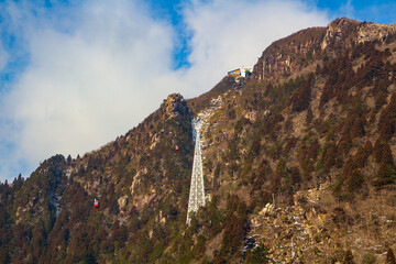 御在所岳登山　中登山道から眺める山頂