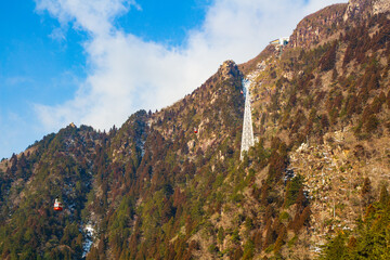 御在所岳登山　中登山道から眺める御在所ロープウェイ