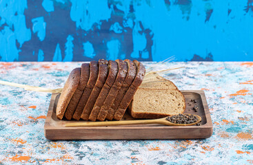 A wooden cutting board with slices of bread