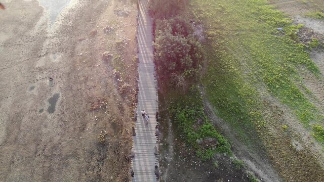 puente peatonal en mandalay_myanmar_birmania