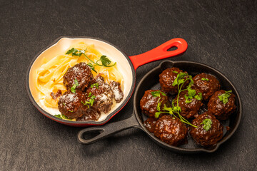 ミートボール　tomato sauce meatballs