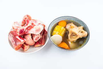 A bowl of nutritious and delicious radish yak bone soup
