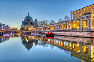 Fototapeta na wymiar The Berlin Cathedral on the Museum Island and the river Spree before sunrise