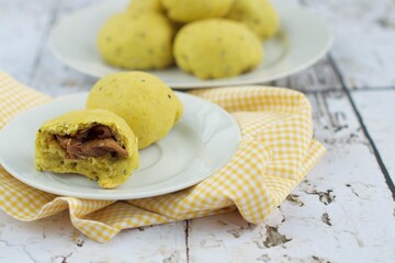 Turmeric black sesame bread buns with chicken filling
