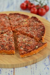 Tuna tart with tomato sauce and cheese
