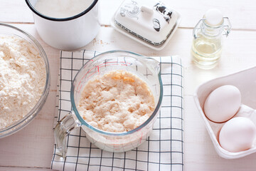 dough, live yeast for dough preparation, horizontal