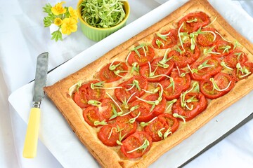 Tomato tart with mung bean sprouts