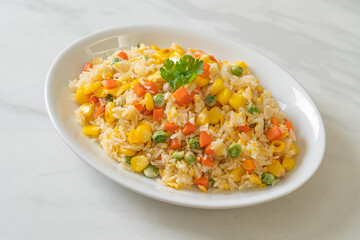 fried rice with mixed vegetable (carrot, green bean peas, corn) and egg