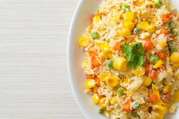 fried rice with mixed vegetable (carrot, green bean peas, corn) and egg