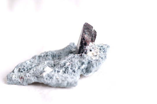 neptunite, natrolite on crossite